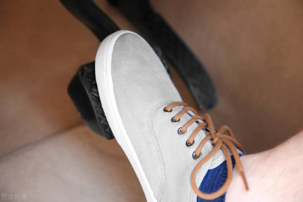 汽车灯光怎么调左右,汽车灯光怎么打开