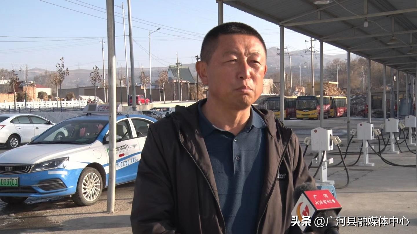 广河县首名“黑车”司机弃“黑”转行开上正规出租车