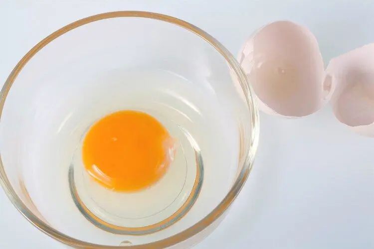 100度开水加鸡蛋加牛奶喝了会怎样,每天早上喝开水冲鸡蛋有啥好处啊