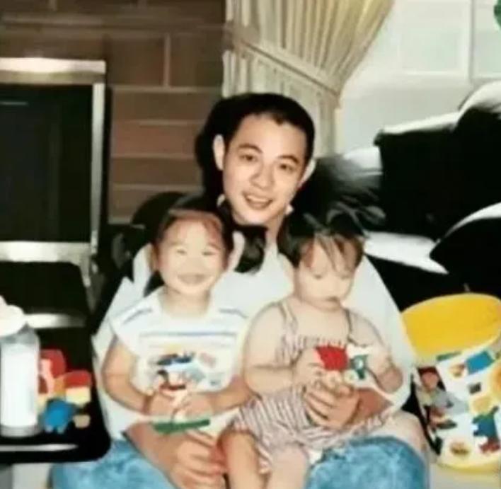 李连杰和黄秋燕利智女儿谁漂亮,黄秋燕女儿和李连杰关系