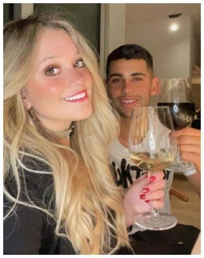 现实版美女与野兽！阿根廷后卫娇妻似芭比娃娃，育有1娃生活甜美