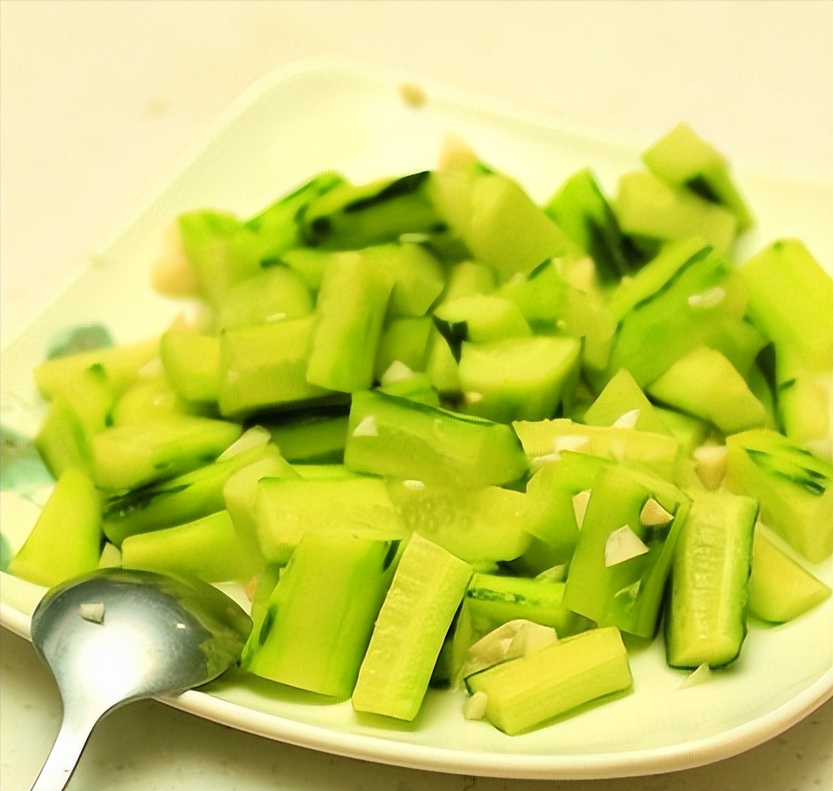 多地餐馆卖拍黄瓜遭职业打假,多家餐馆卖拍摄黄瓜遭职业打假