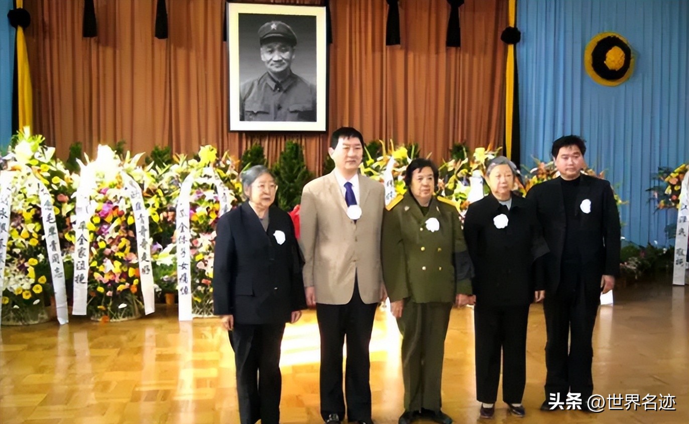 1949年毛岸青到毛主席身边，警卫问他：*青江**妈妈好吗？其作何回答