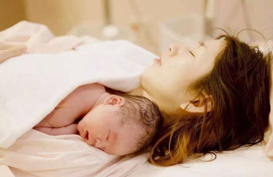 张碧晨分娩照首曝光，孩子33周早产体重3斤多，为何会有早产？