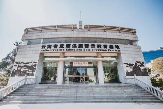 昆明可以爬的最大的山,云南必去的八大名山