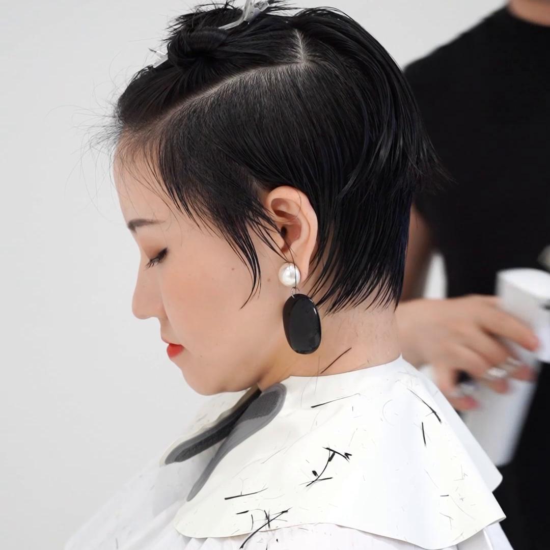 一款质感短发一定少不了高级色彩,越剪短越精致的短发