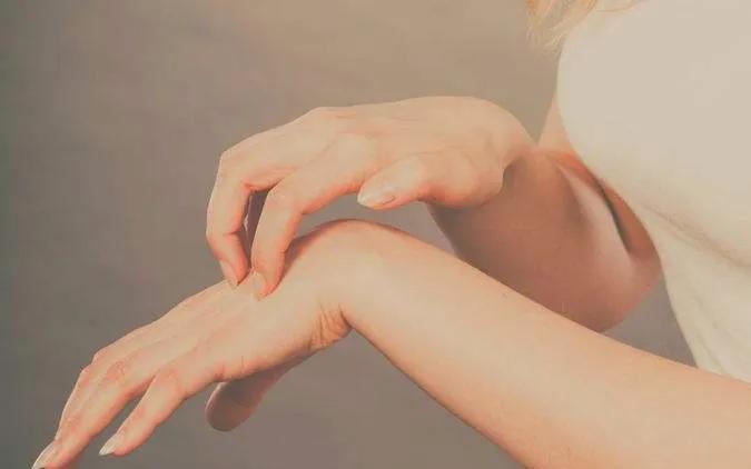 刮了芋头苗手痒最快的方法缓解,刮芋头皮手痒