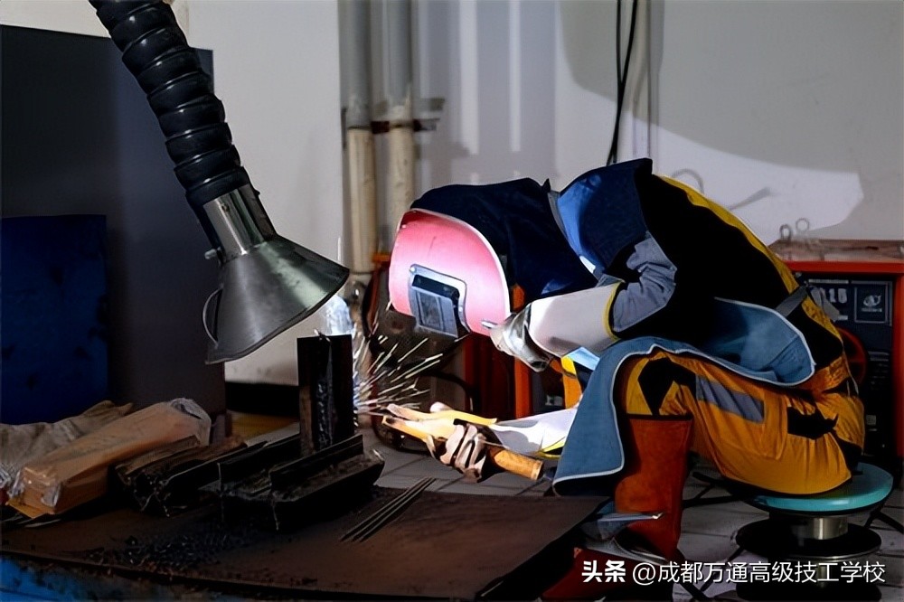 成都焊工培训多少钱,成都焊工免费培训学校