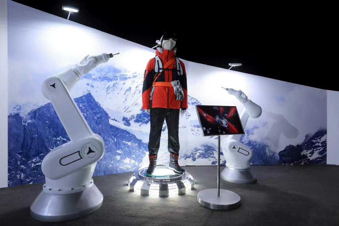 鹅外羽绒服,羽绒服卷起来收纳