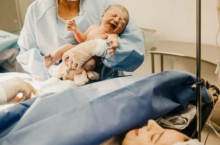 胎儿出生前有什么征兆表现,孕期怎么样宝宝出生后会有见识