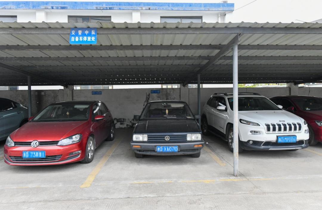 高架桥交警被撞牺牲,浙江一交警被撞后拖行700余米牺牲