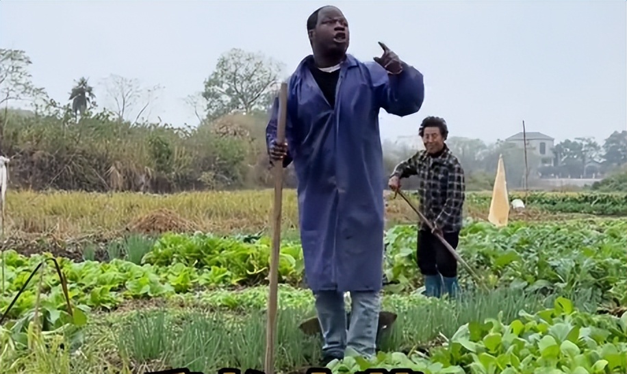 非洲小伙自封“赘婿”，撒泼打滚加方言吵架，气得隔壁大妈直跺脚