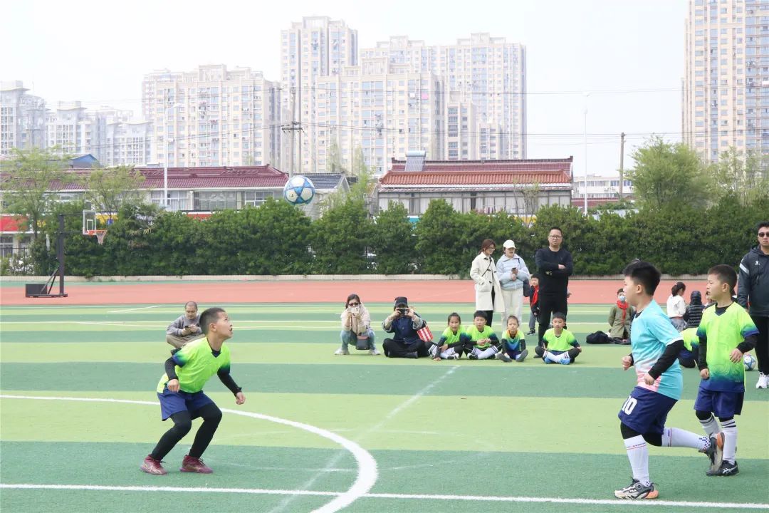 缤纷校园|飞吧，足球！