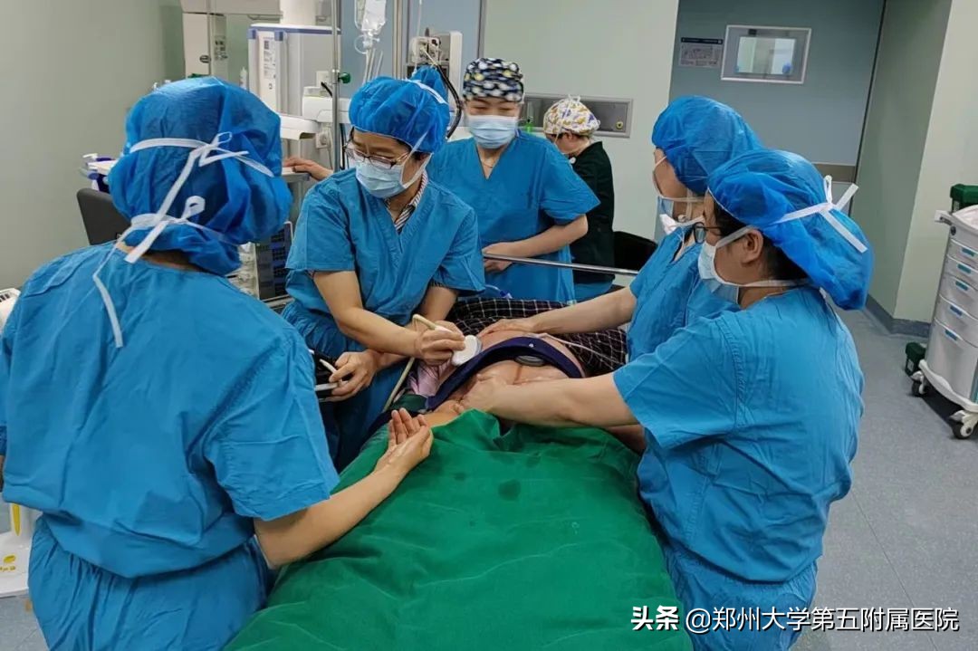 胎位不正？看郑州大学五附院产科团队如何让宝宝“华丽转身”