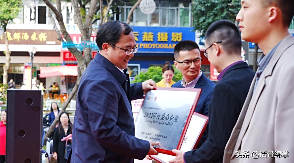 守护睛彩视界点亮光明未来作文,守护睛彩视界点亮光明未来内容