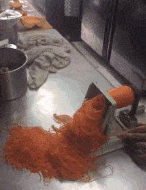 女朋友平胸是什么心理,女生平胸如何安慰