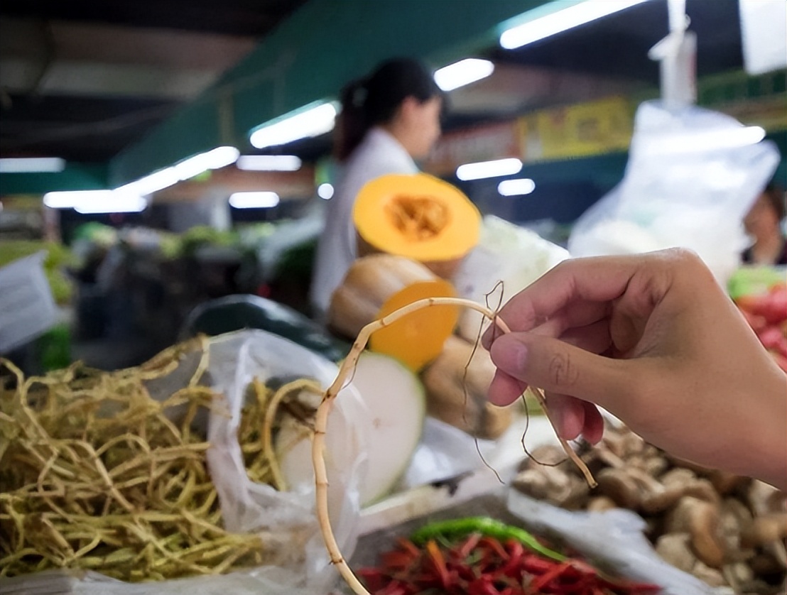 鱼腥草含一级致癌物，伤肾还致癌？折耳根还能吃吗？过度解读了！