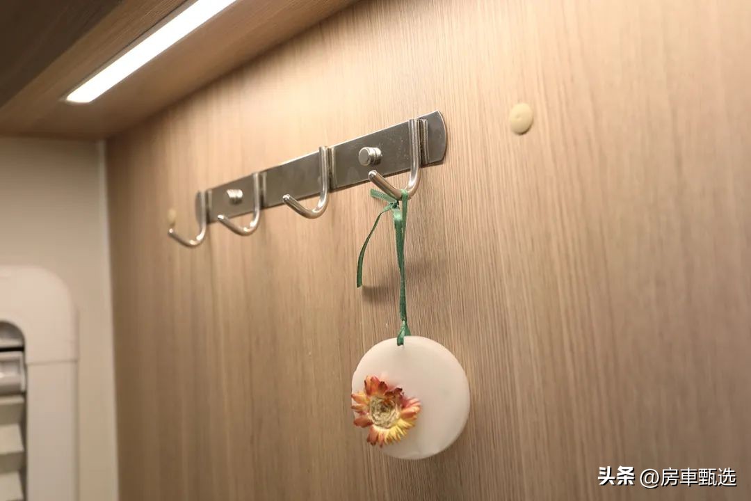 豪华型干湿分离房车,爱旅490拖挂房车价格