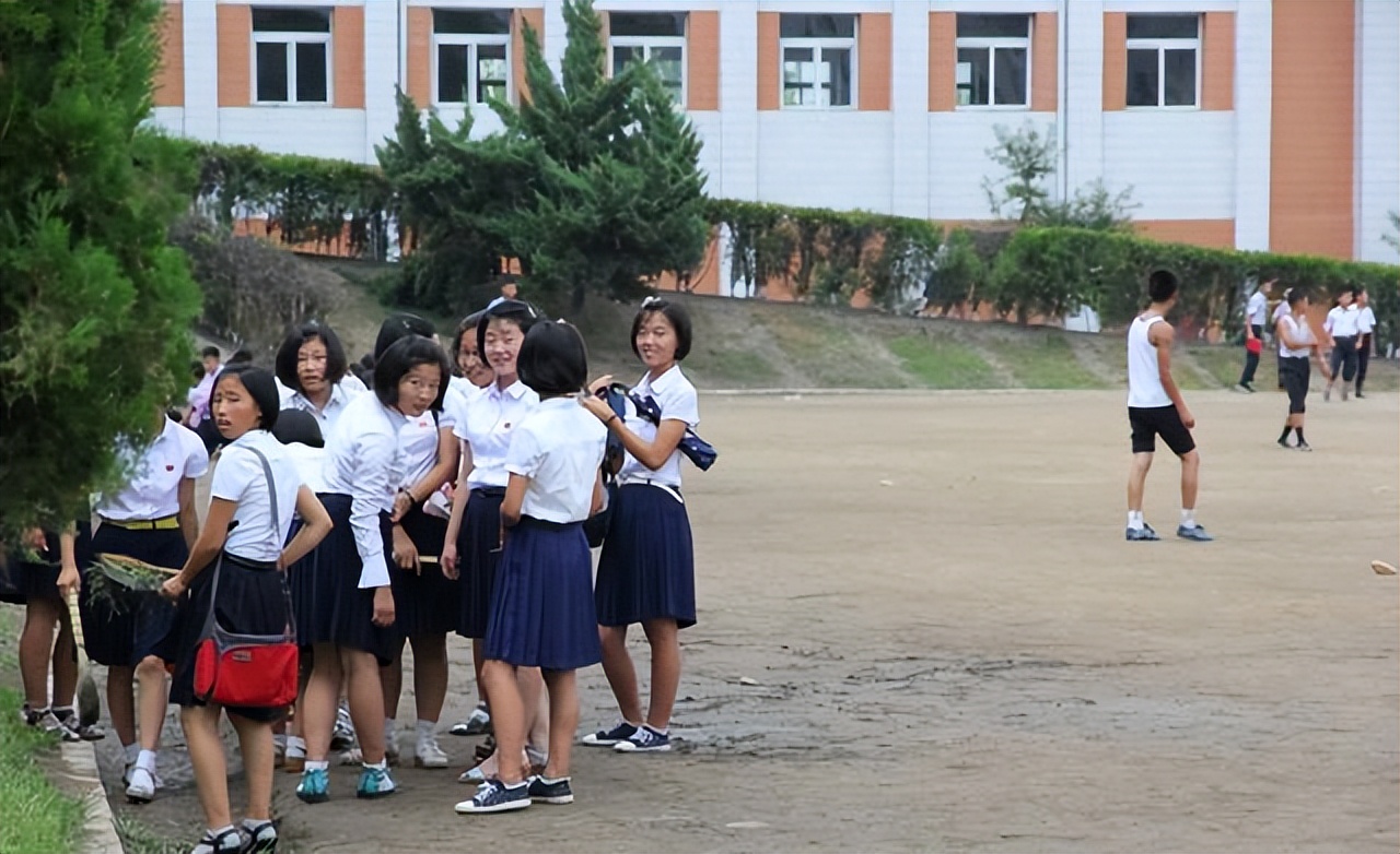 一个月2000块人民币在朝鲜的生活,一万元在朝鲜能过上什么样的生活