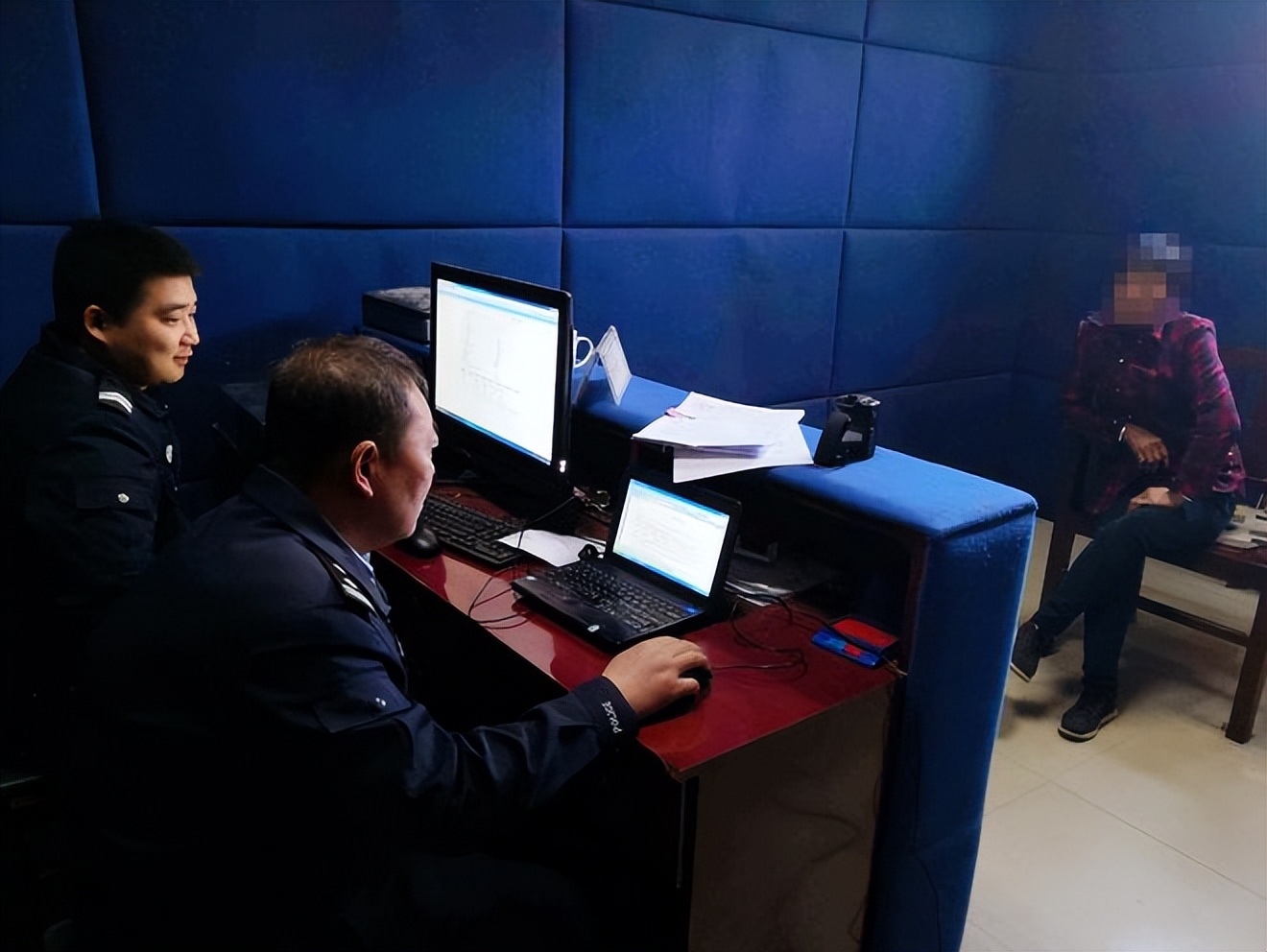 妻子不愿办身份证，江西男子2021年才得知，她是越狱27年的人贩子