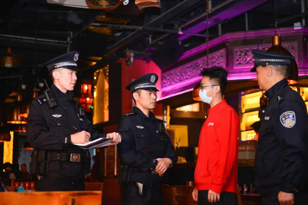 商州公安守护万家平安,守护万家团圆中秋节警察