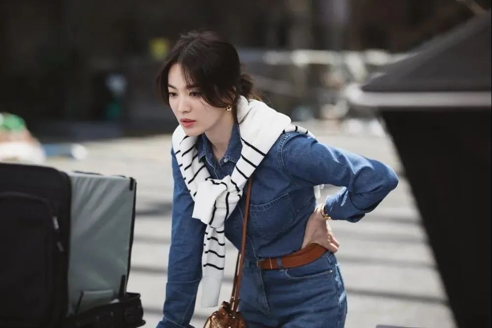 毛衣衬衫叠穿搭配什么裤子,冬天衬衫如何搭配毛衣