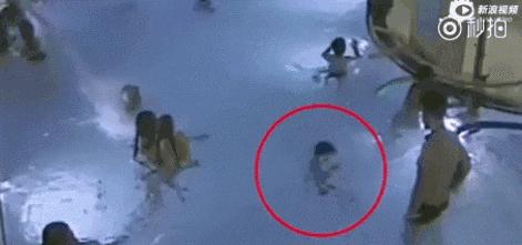 儿童溺水时会在水面上拼命挣扎吗,婴儿最常见的溺水是发生在河里吗