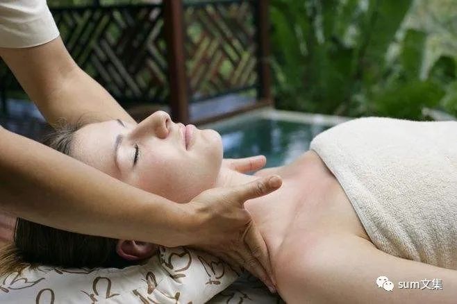 男生下巴淋巴老是长痘,淋巴和下巴起痘怎么回事