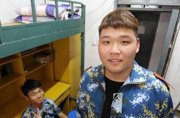 大学舍友半夜打游戏学校管吗,大学生宿舍打游戏影响别人休息