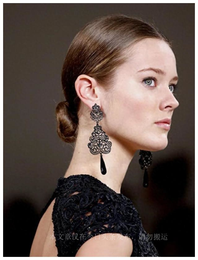 本以为她是卡戴珊家族的一股“清流”，没想到竟是个“无脑美人”