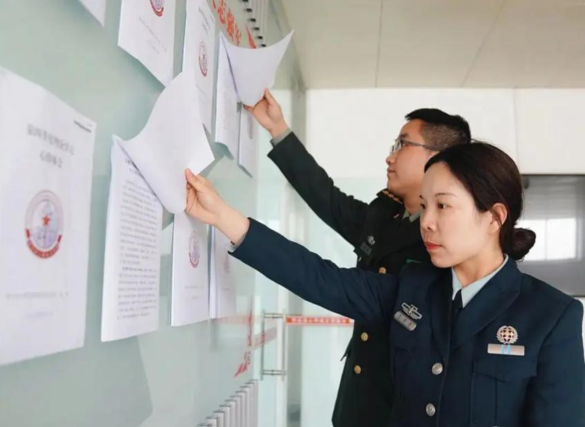 军队文职技术岗容易考吗,本科生考军队文职的待遇