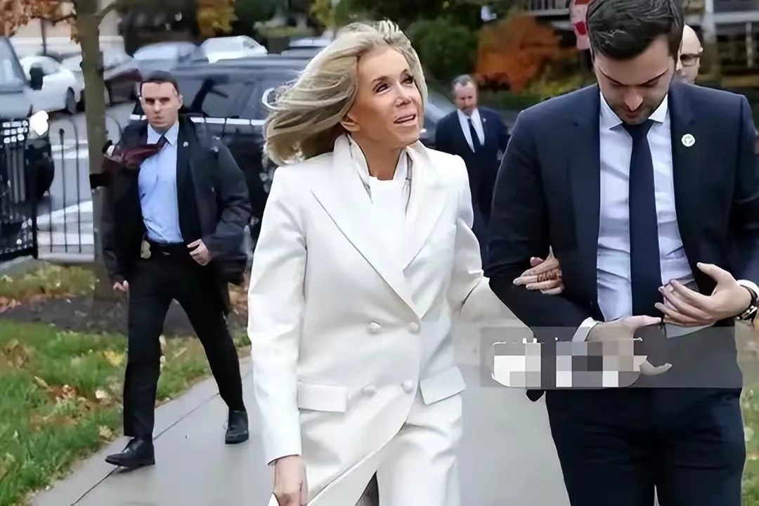 69岁的布丽吉特一身骑士装,布丽吉特69岁紧跟45岁的步伐