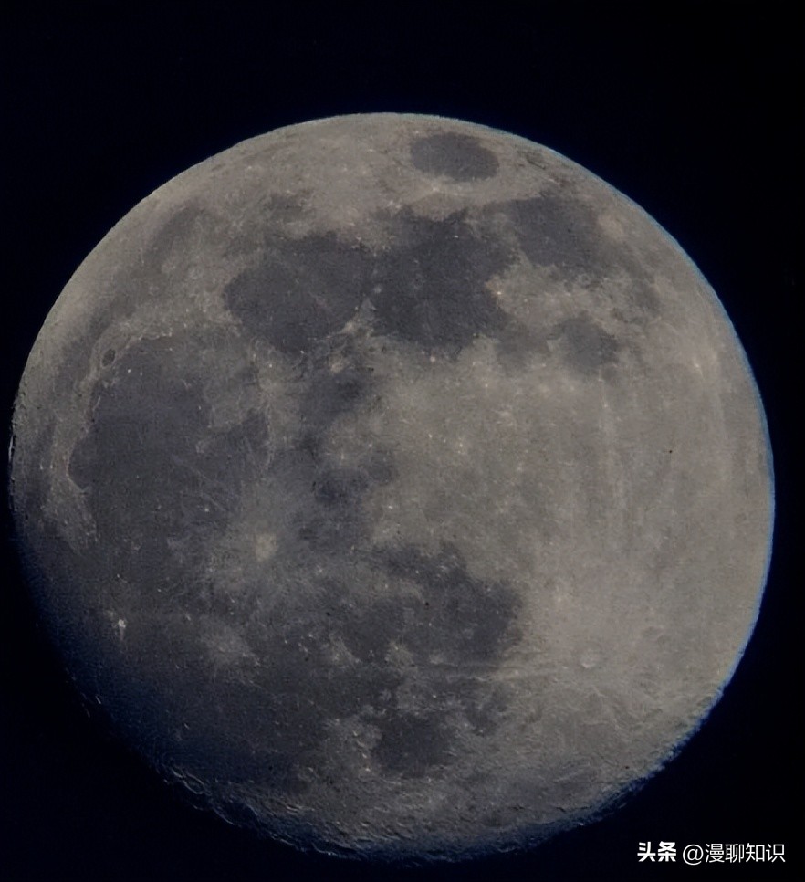 月表温度对于月幔对流影响有哪些？关于它的数值模拟研究