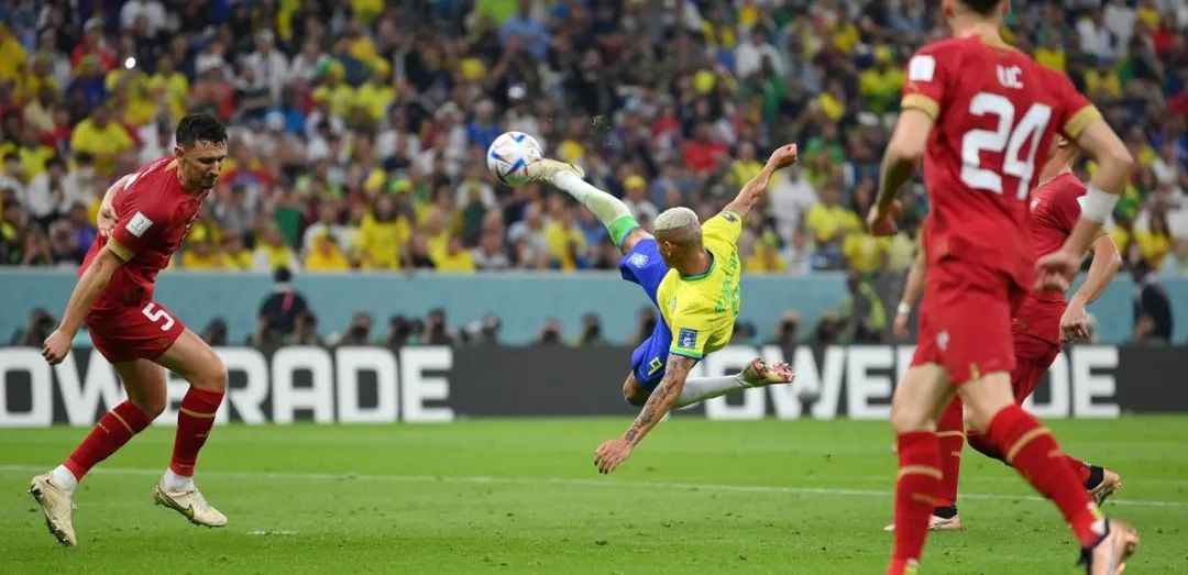 理查利森本届进球,巴西理查利森倒钩现场国外解说