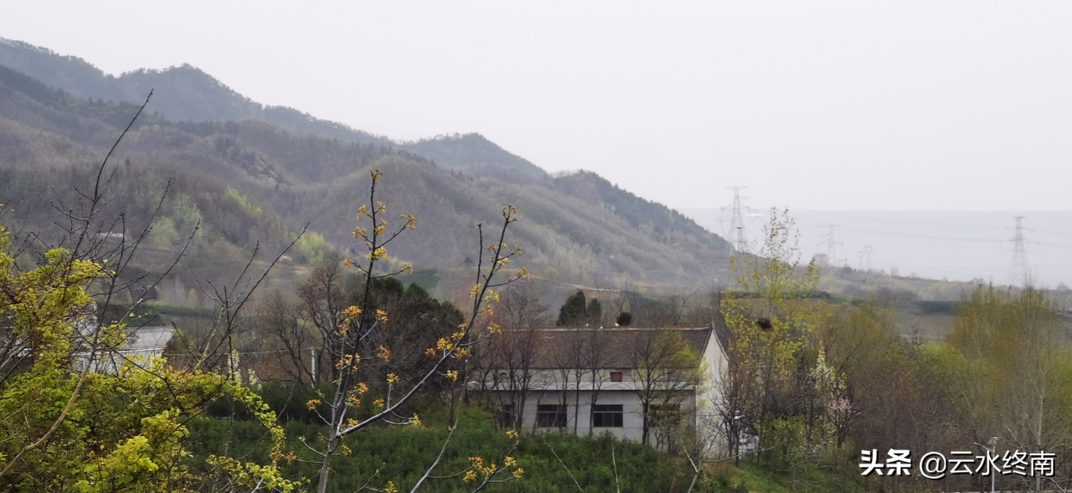 野逛桐花沟，我想欺骗一个老汉却被识破，不料却发现了一个峪口