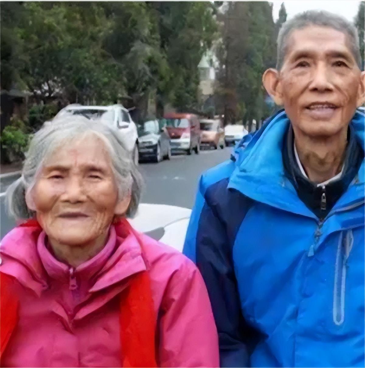 24岁小伙与85岁老人拍婚纱照,小伙子与八旬老太婚纱照