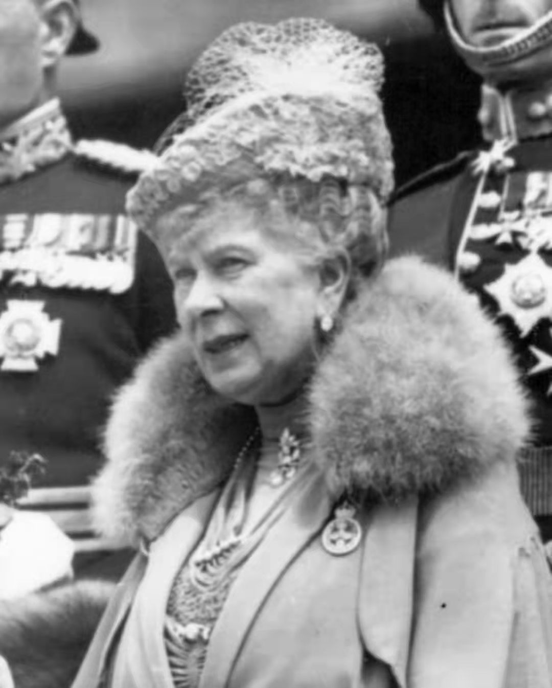 英国女王的胸针,英国皇室御用胸针