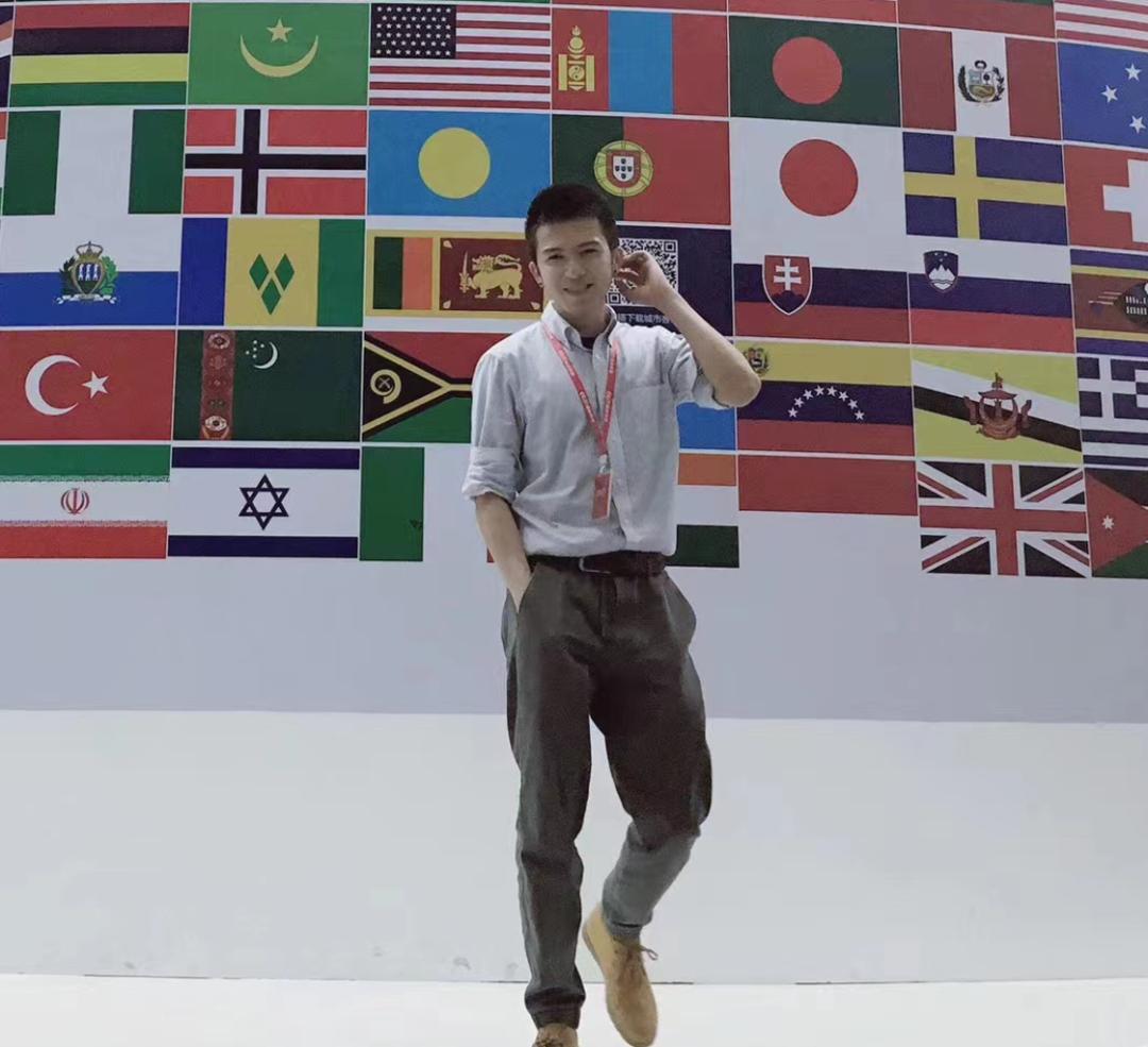 revit四个方位点怎么换,revit上面的功能区怎么调出来