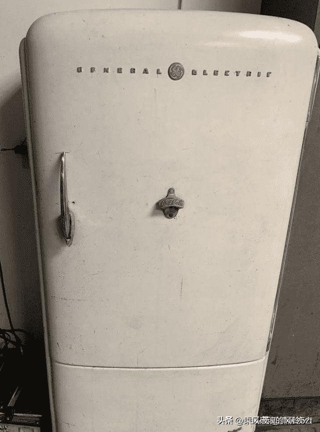 高清老照片：旗人格格大腿岔开豪放洗衣，地主三妻四妾不输女明星