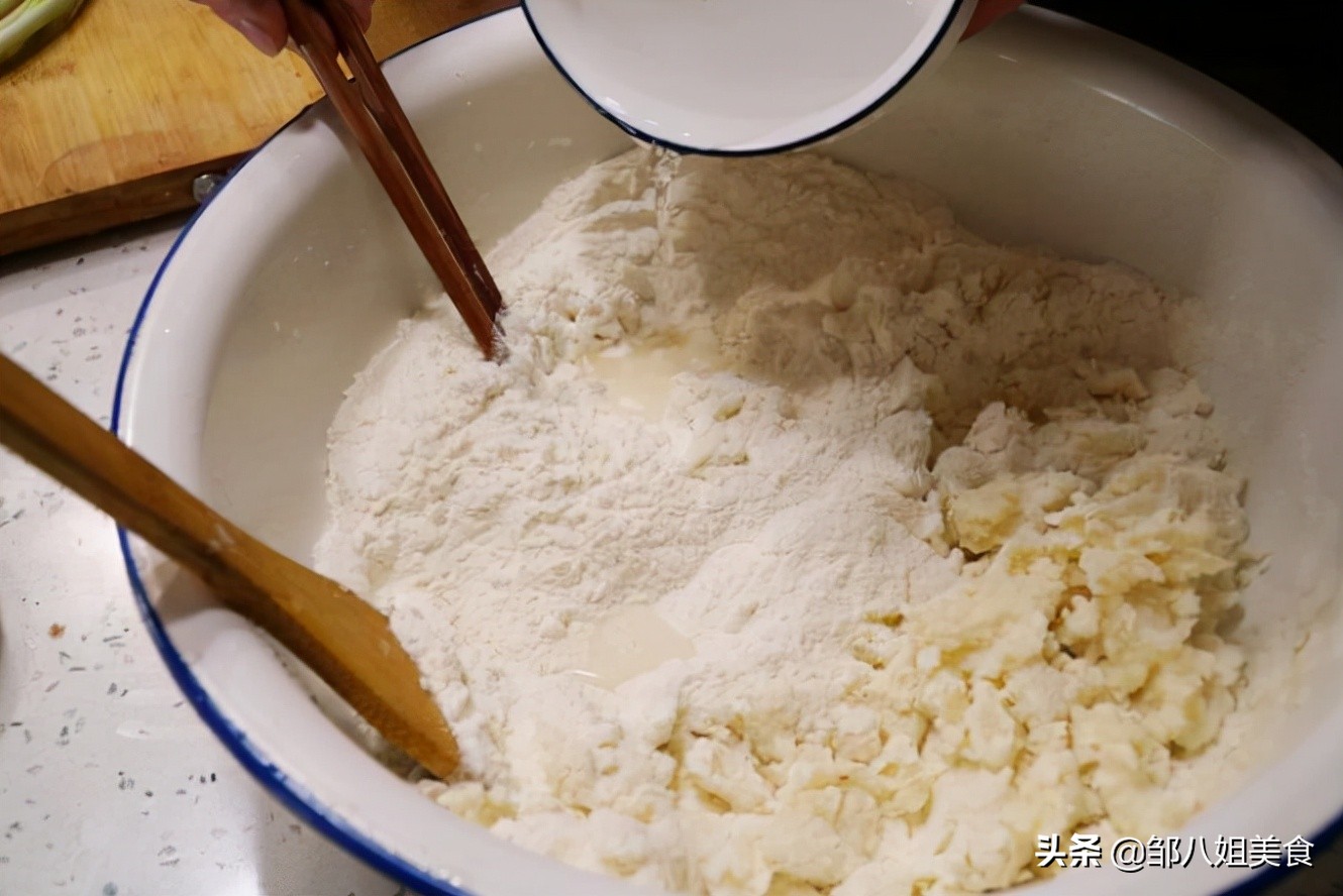 烙饼怎么烙才不发硬,做烙饼怎么才不会粘锅