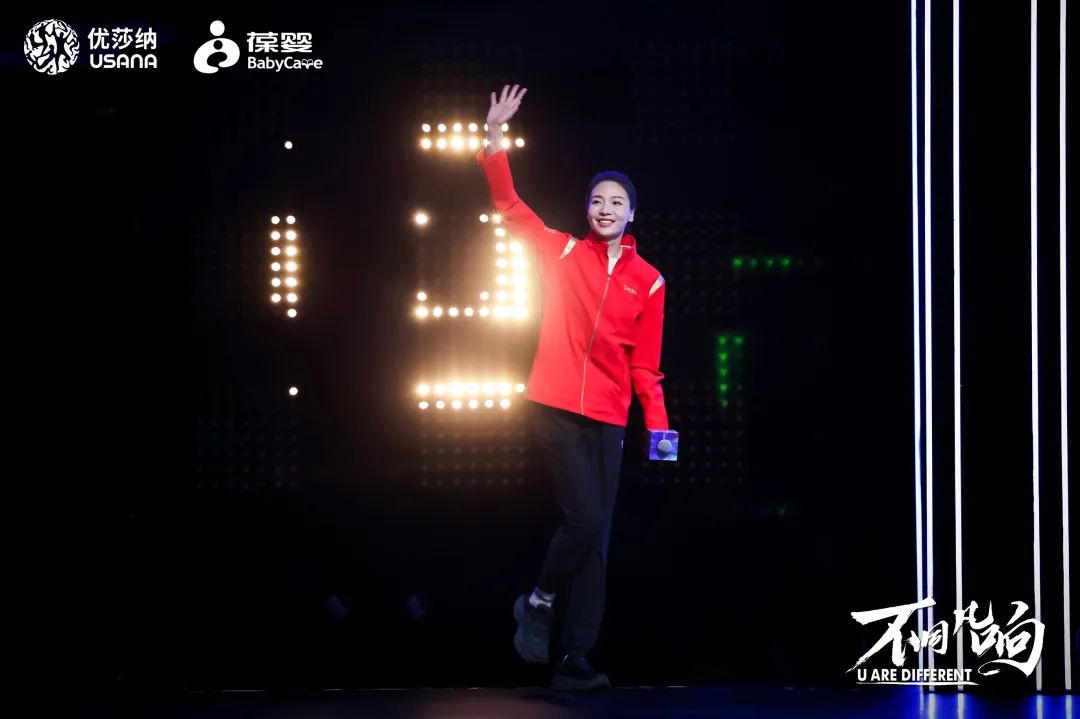 中国女排亮相庆典上军人高喊,中国女排队长让人泪目