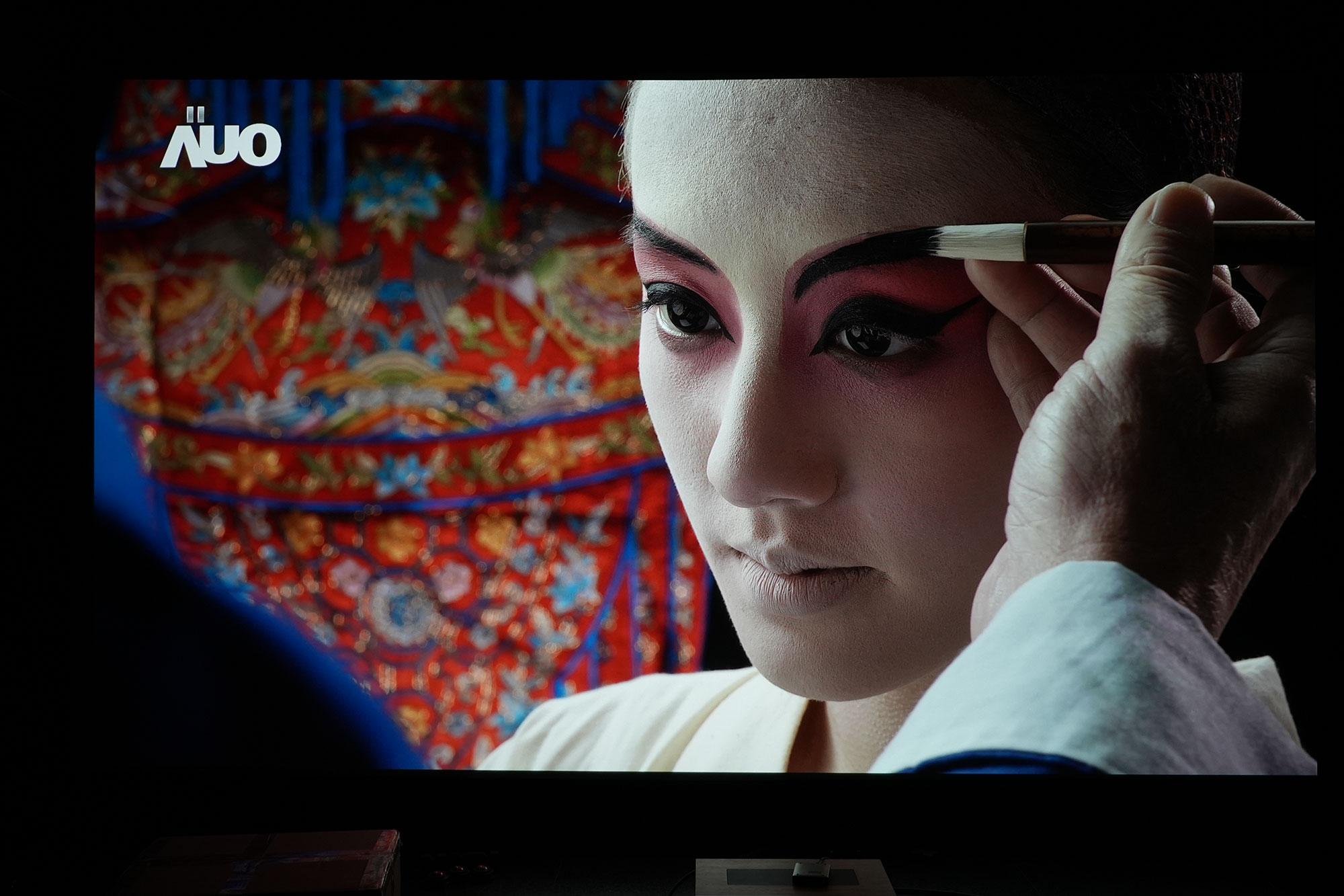 爱普生tz3000和明基4550,同价位投影仪和显示器