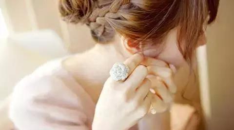 美女打耳洞后在株洲长出了“新耳朵”！