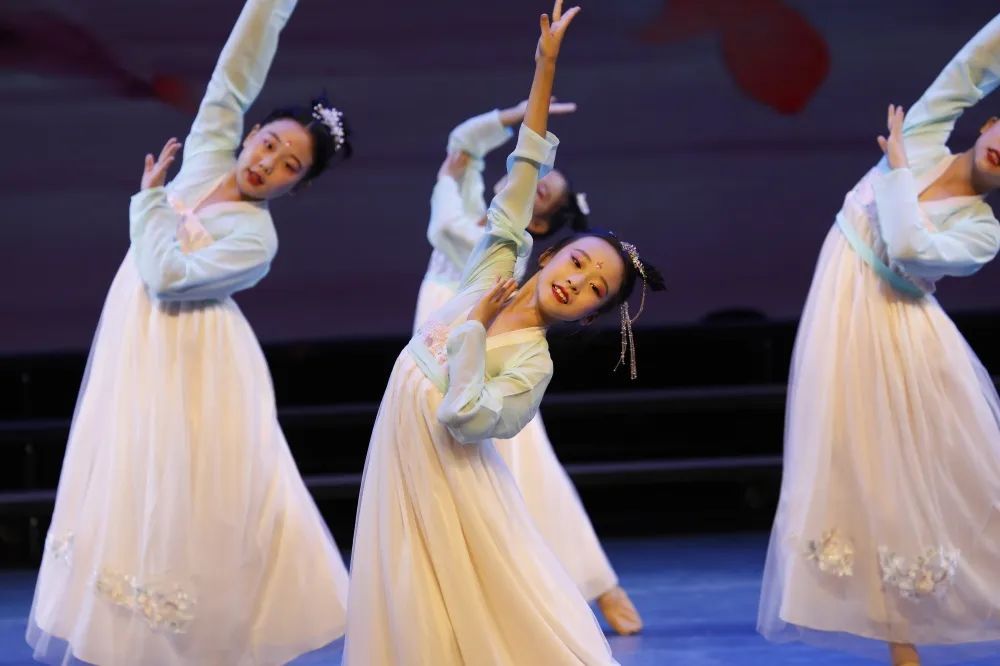 暑假的正确打开方式学习美术,威海暑假旅游培训