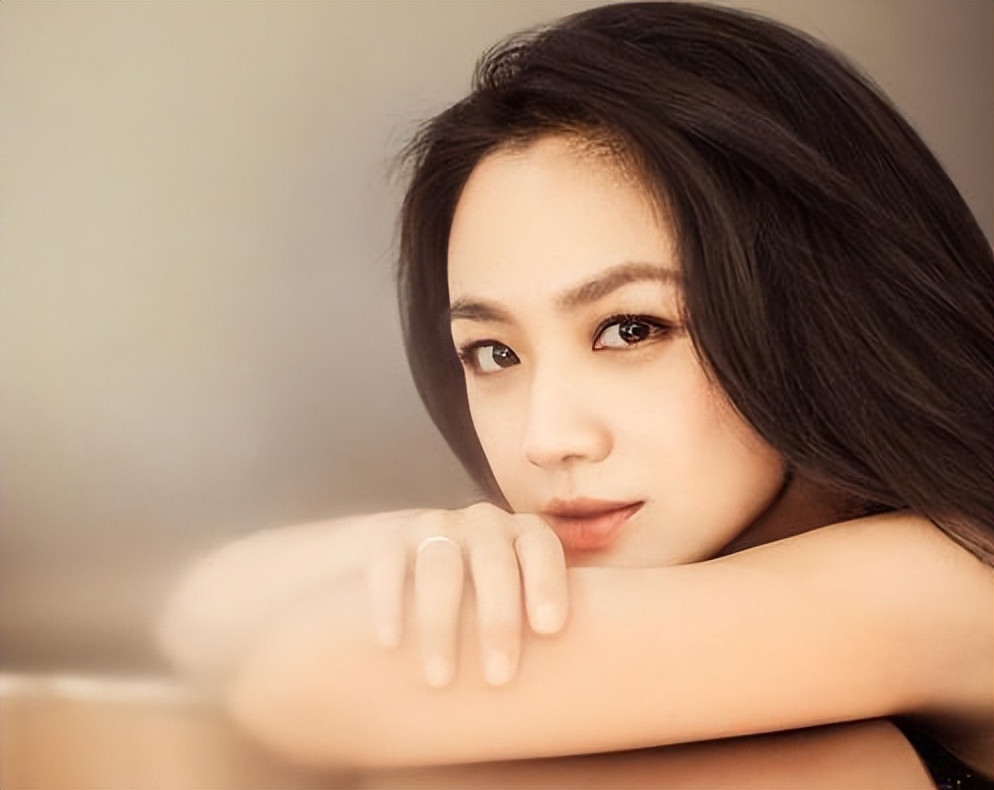 汤唯和吴倩莲相似的度有多少,汤唯和吴倩莲太像了