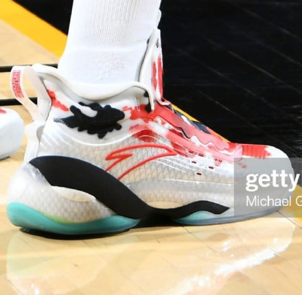 安踏最新签名球鞋,安踏轻狂男篮球鞋