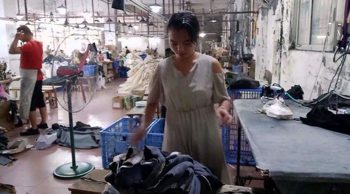 深圳工厂实录：喝酒、撩妹、玩游戏，低学历工人逃不掉的命运