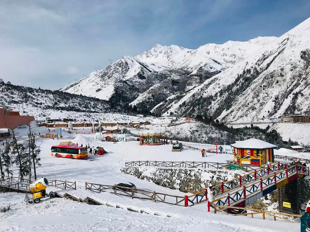 宸濊タ娴极鐨勫ぉ鑺辨澘,鏃嬭浆鏈ㄩ┈宸濊タ缇庢櫙