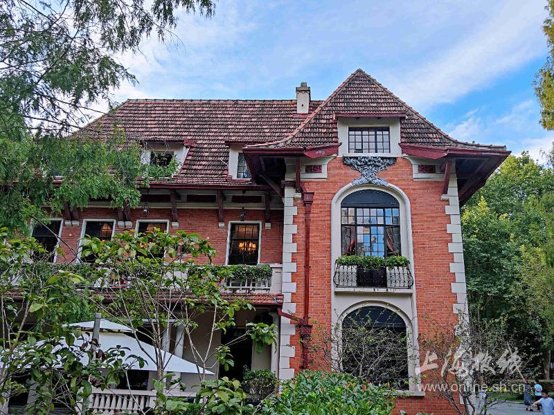 徐家汇百代小红楼参观,上海徐家汇公园小红楼