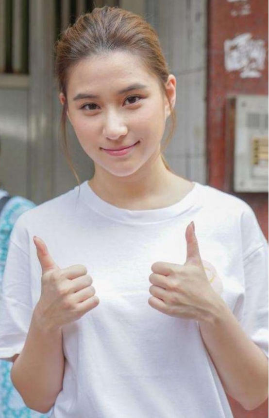 窦骁有多宠爱何超莲,窦骁为什么选择赌王千金